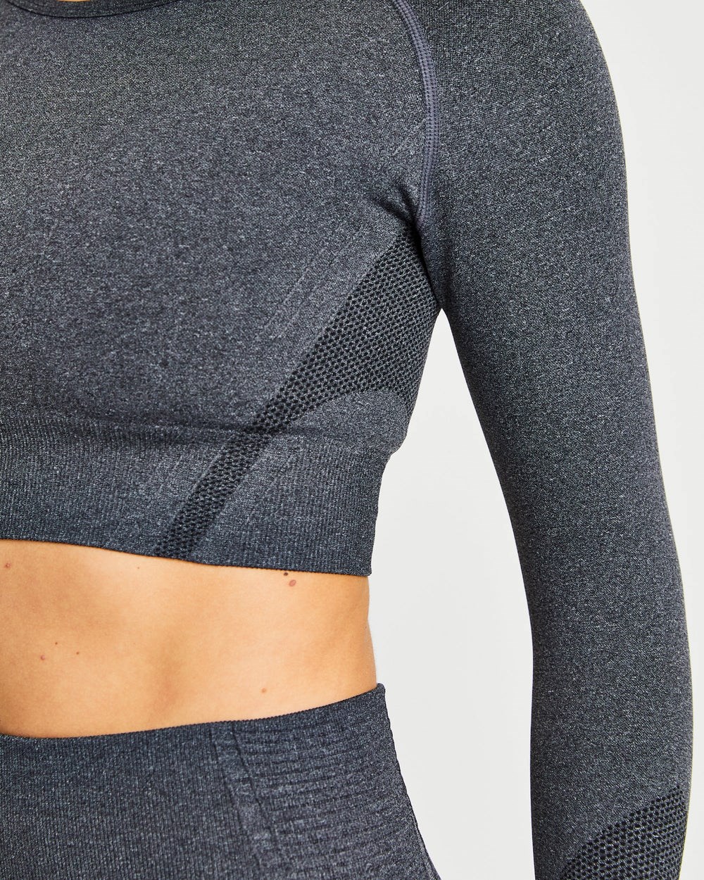 AYBL Balance V2 Seamless Long Sleeve Crop Top Schwarz | 17495-BYOQ