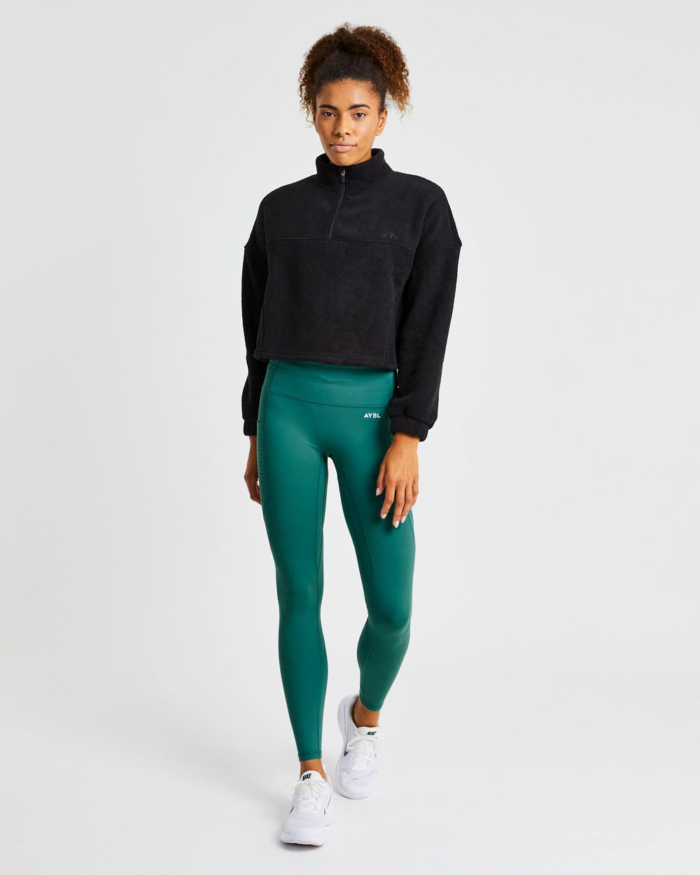 AYBL Effortless Oversized Cropped Fleece Schwarz | 76534-LEKS