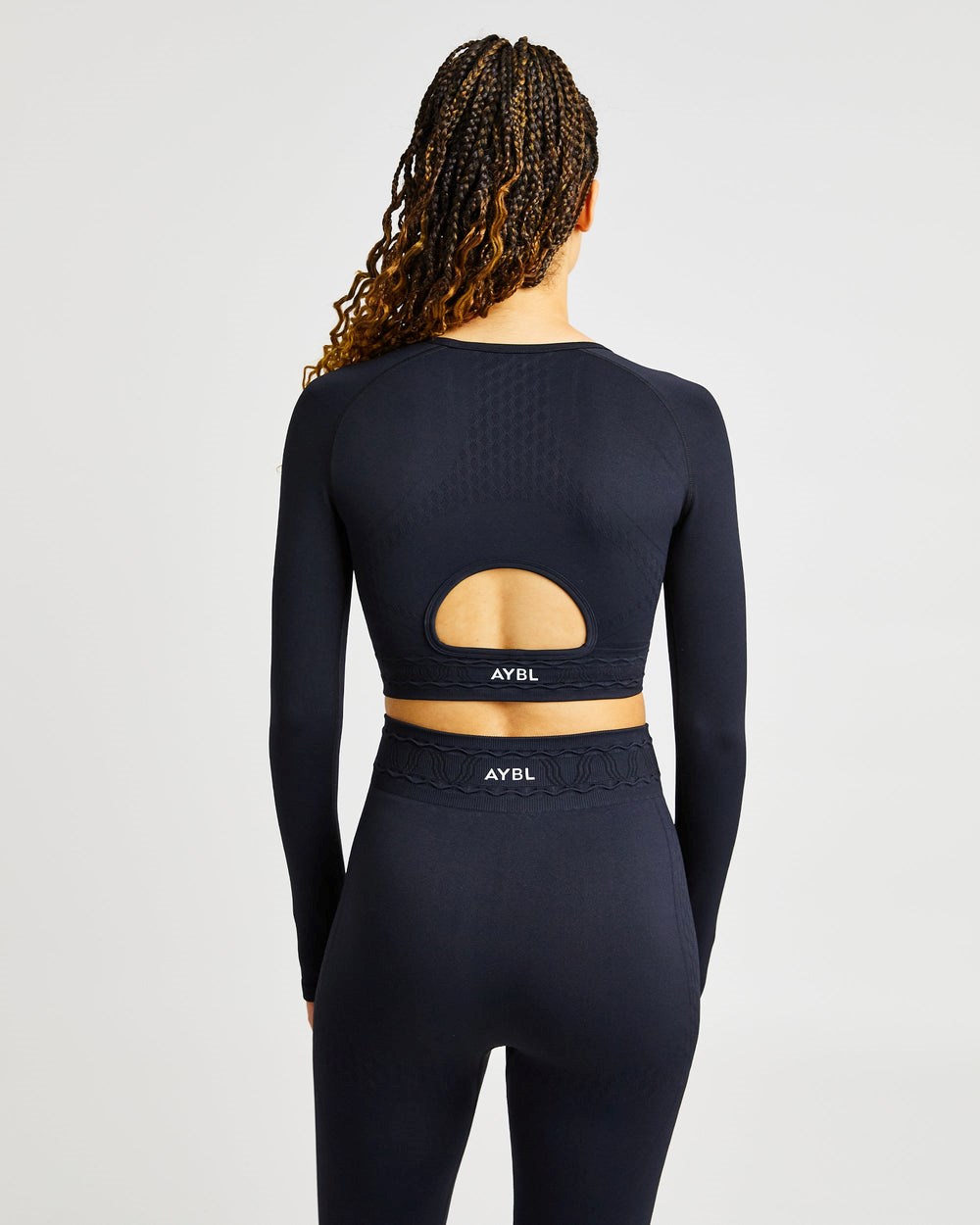 AYBL Elevate Seamless Long Sleeve Crop Top Schwarz | 76148-WDIZ