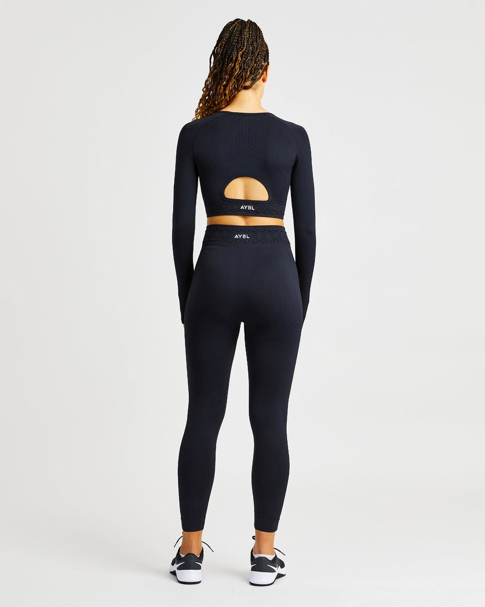 AYBL Elevate Seamless Long Sleeve Crop Top Schwarz | 76148-WDIZ