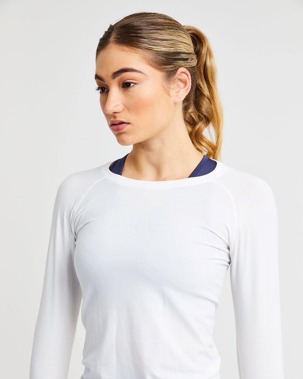 AYBL Embrace Seamless Long Sleeve T Shirt Weiß | 39624-TZBA