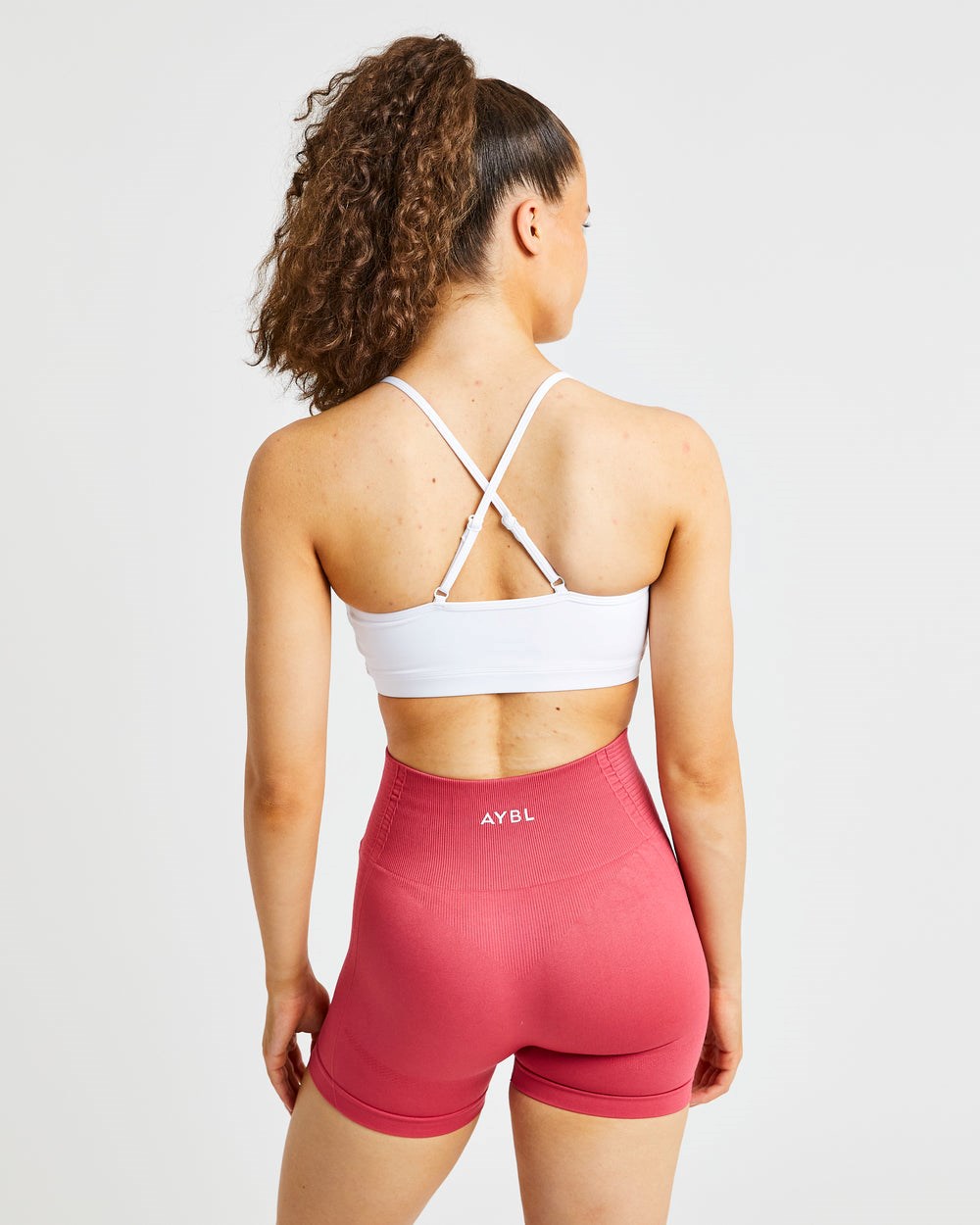 AYBL Essential V Neck Sports Bra Weiß | 92874-ENCS