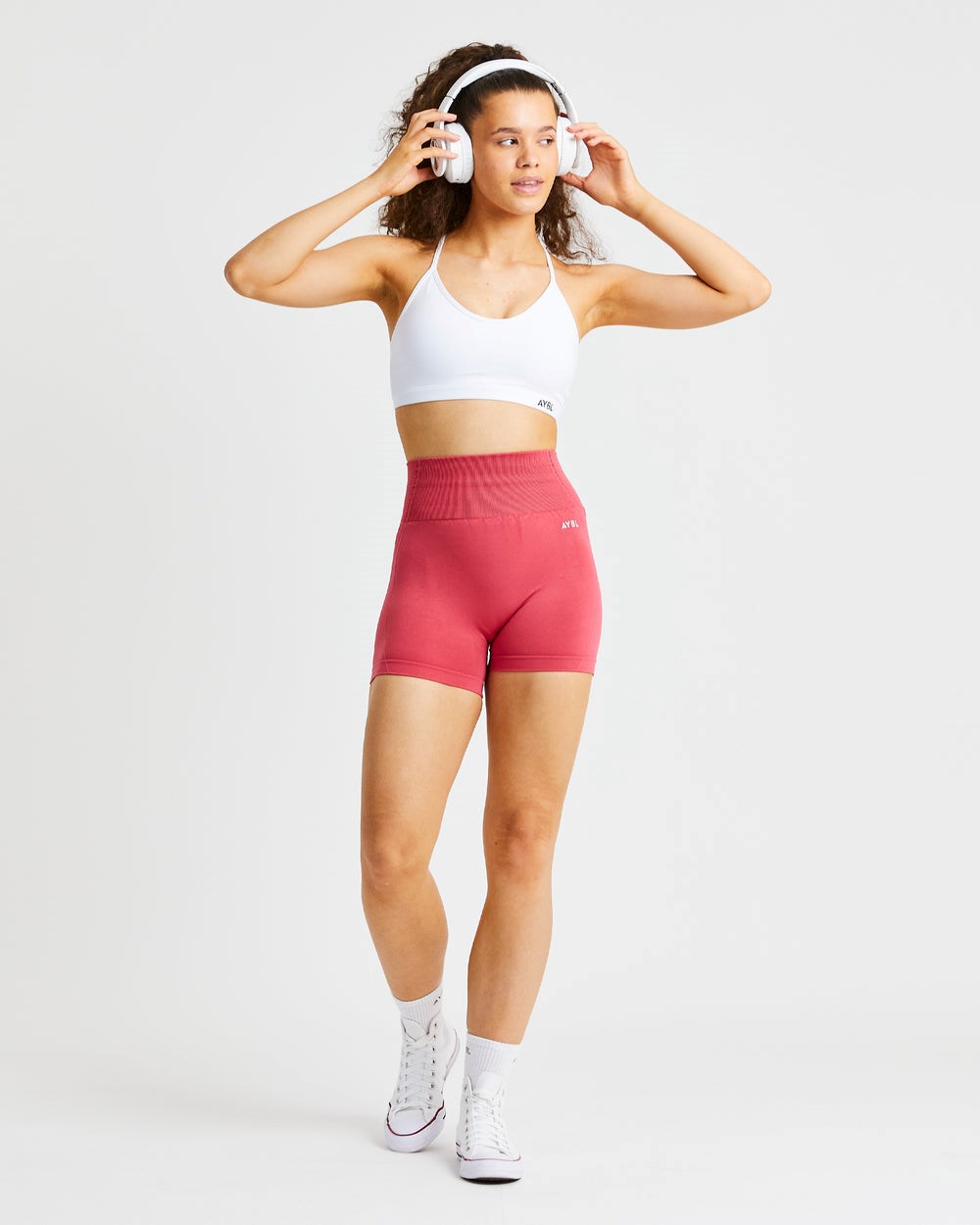 AYBL Essential V Neck Sports Bra Weiß | 92874-ENCS