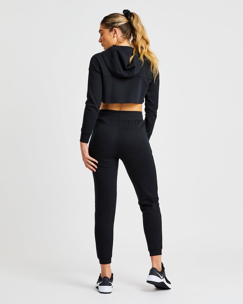 AYBL Everyday Cutout Crop Hoodie Schwarz | 81035-EZPJ