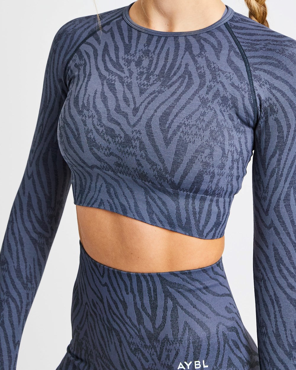 AYBL Evolve Animal Seamless Long Sleeve Crop Top Blau | 10458-AHRX