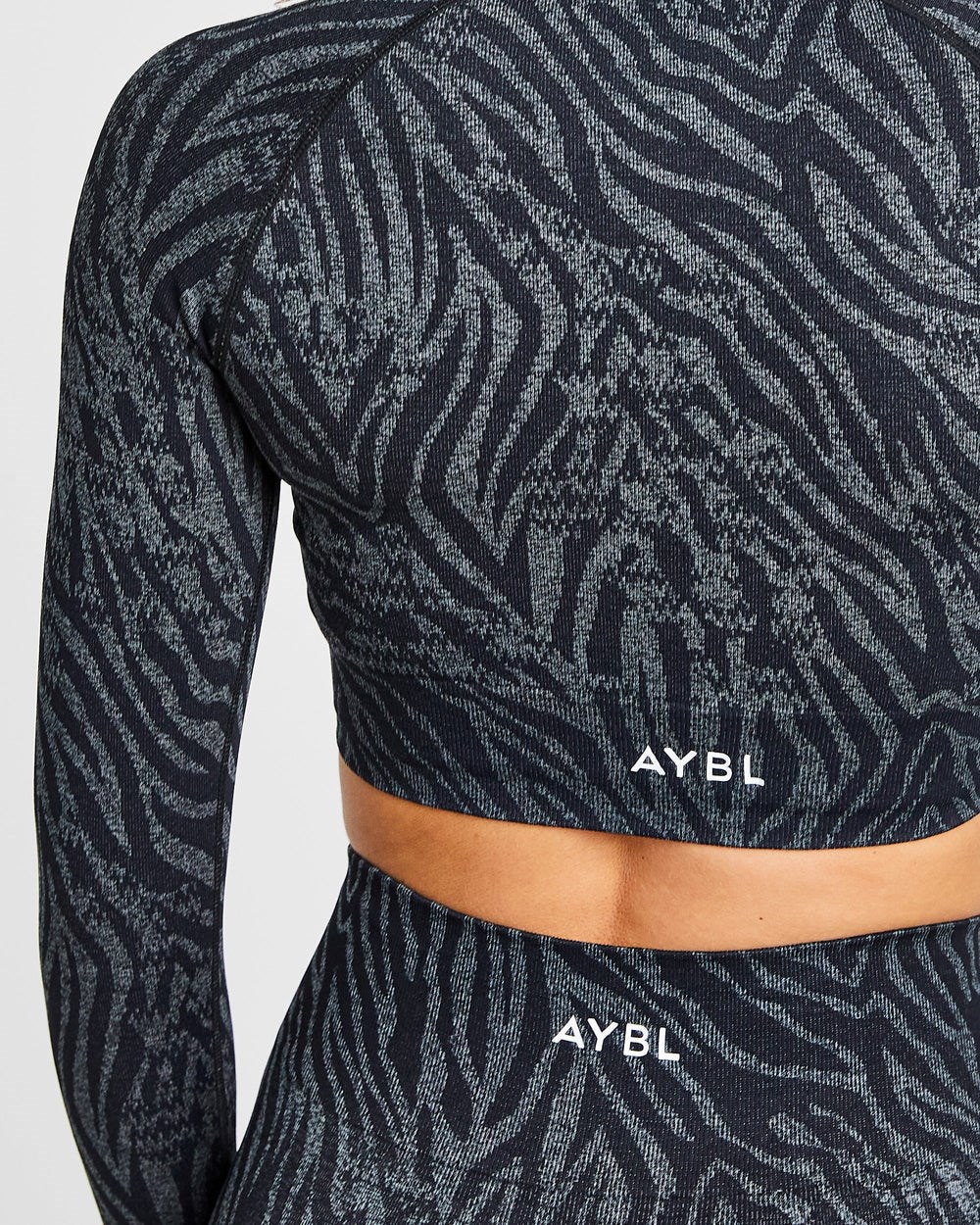 AYBL Evolve Animal Seamless Long Sleeve Crop Top Schwarz | 52170-NMEO