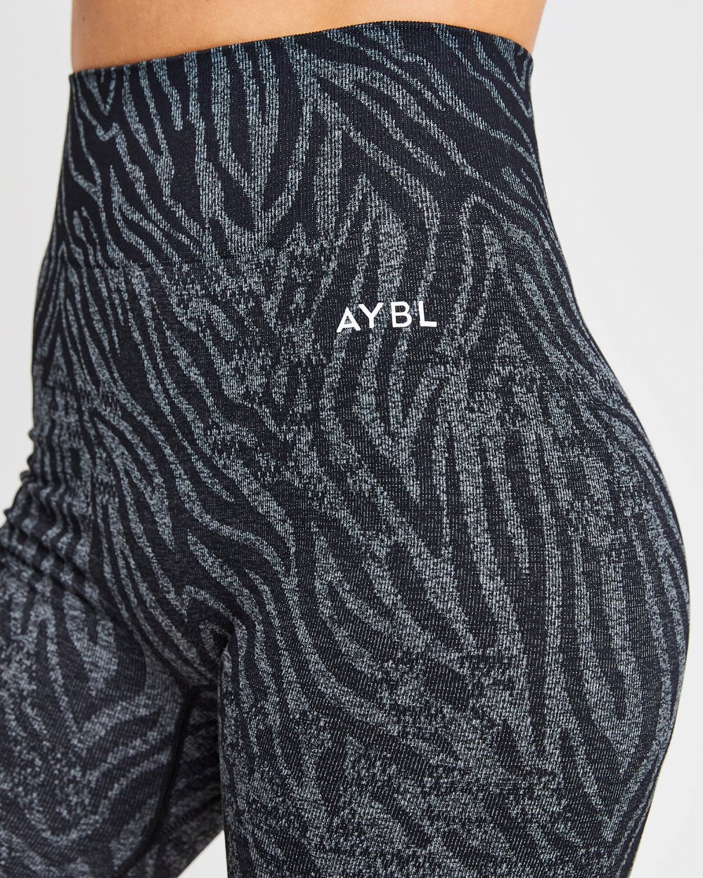 AYBL Evolve Animal Seamless Shorts Schwarz | 16509-CKHW