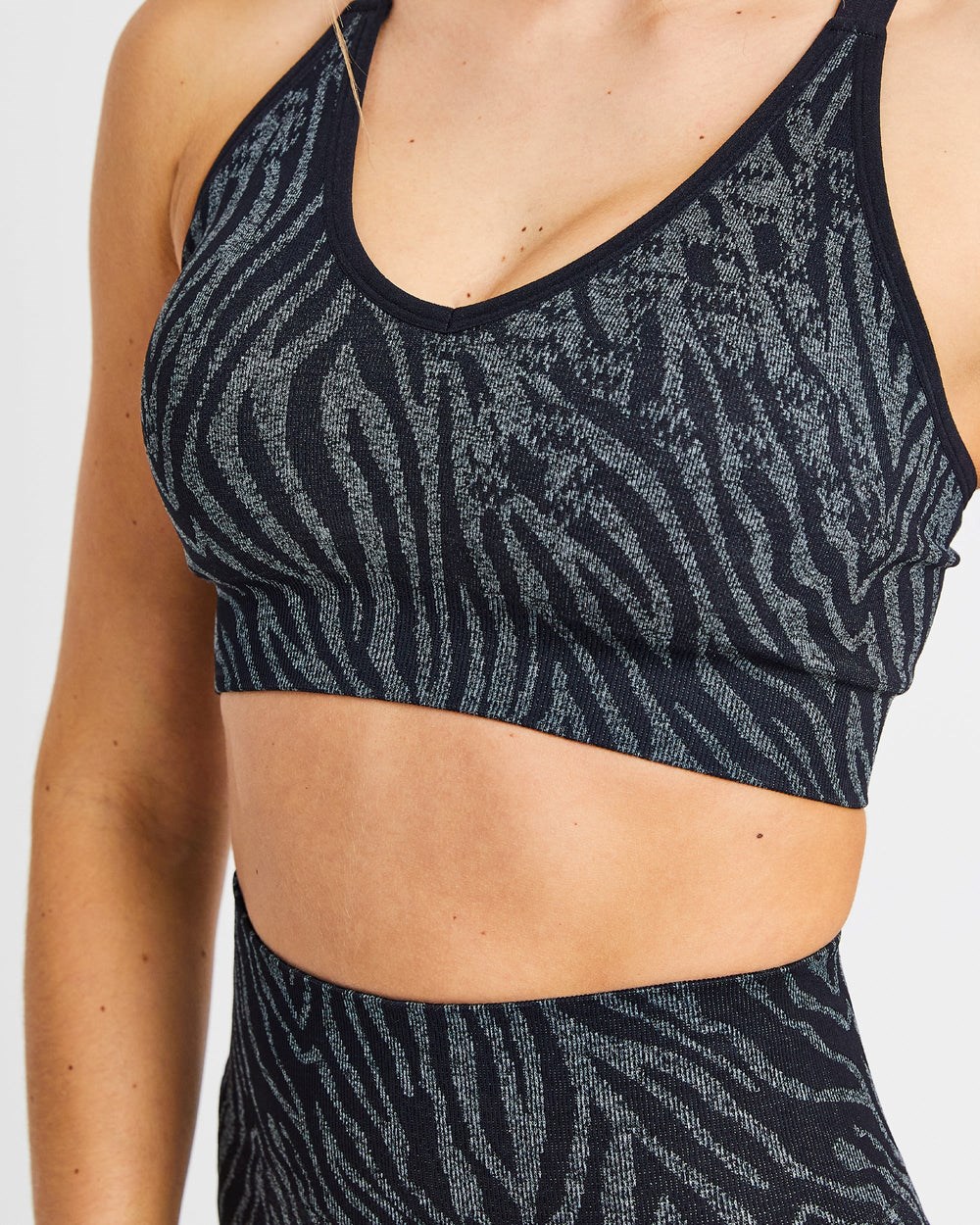 AYBL Evolve Animal Seamless Sports Bra Schwarz | 17492-MXLG