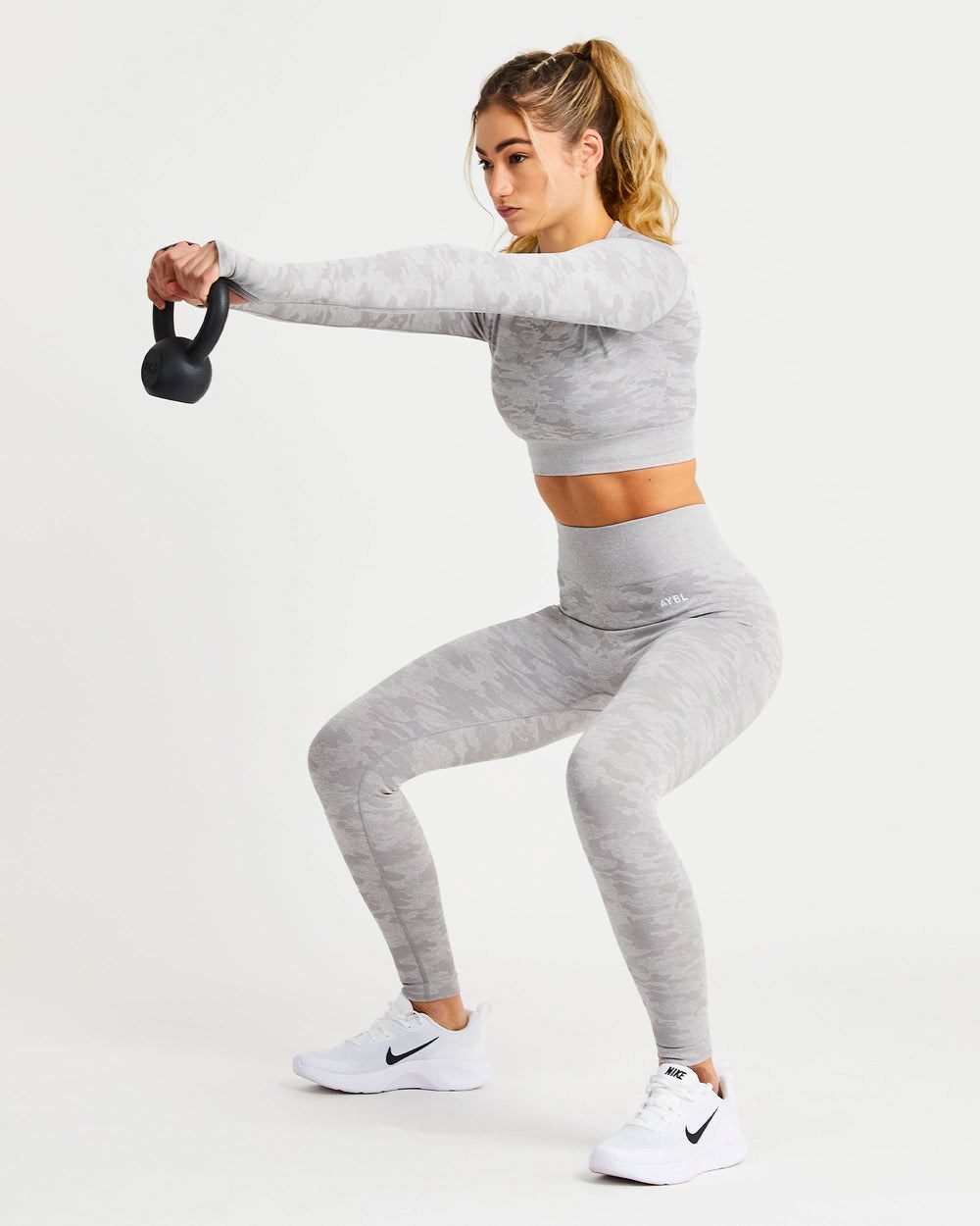 AYBL Evolve Camo Seamless Long Sleeve Crop Top Grau | 21735-DNYM