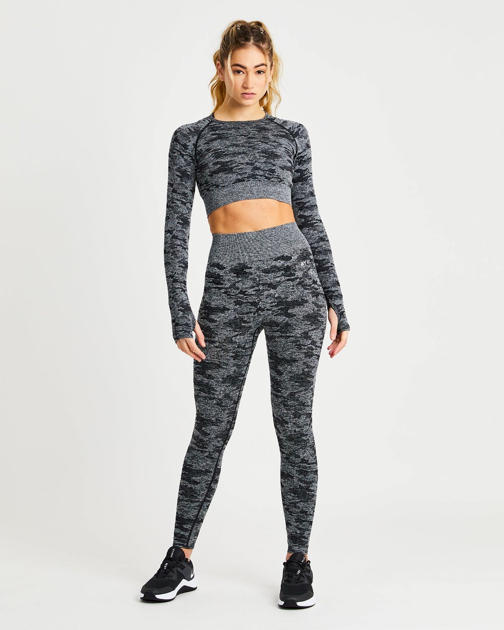 AYBL Evolve Camo Seamless Long Sleeve Crop Top Schwarz | 24817-YGRE