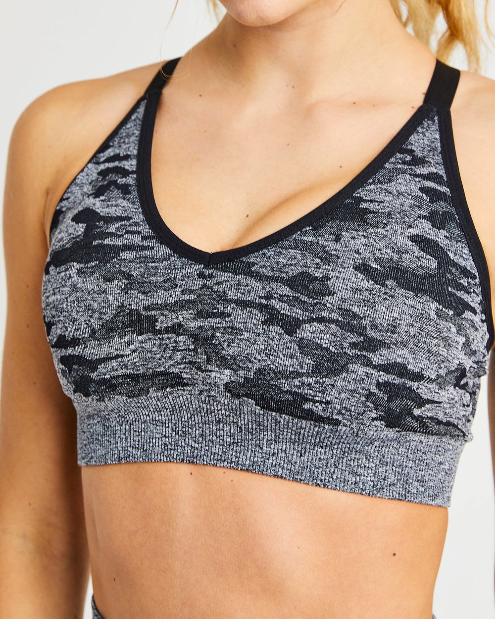 AYBL Evolve Camo Seamless Sports Bra Schwarz | 36540-AYRB