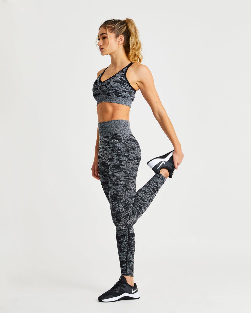 AYBL Evolve Camo Seamless Sports Bra Schwarz | 36540-AYRB