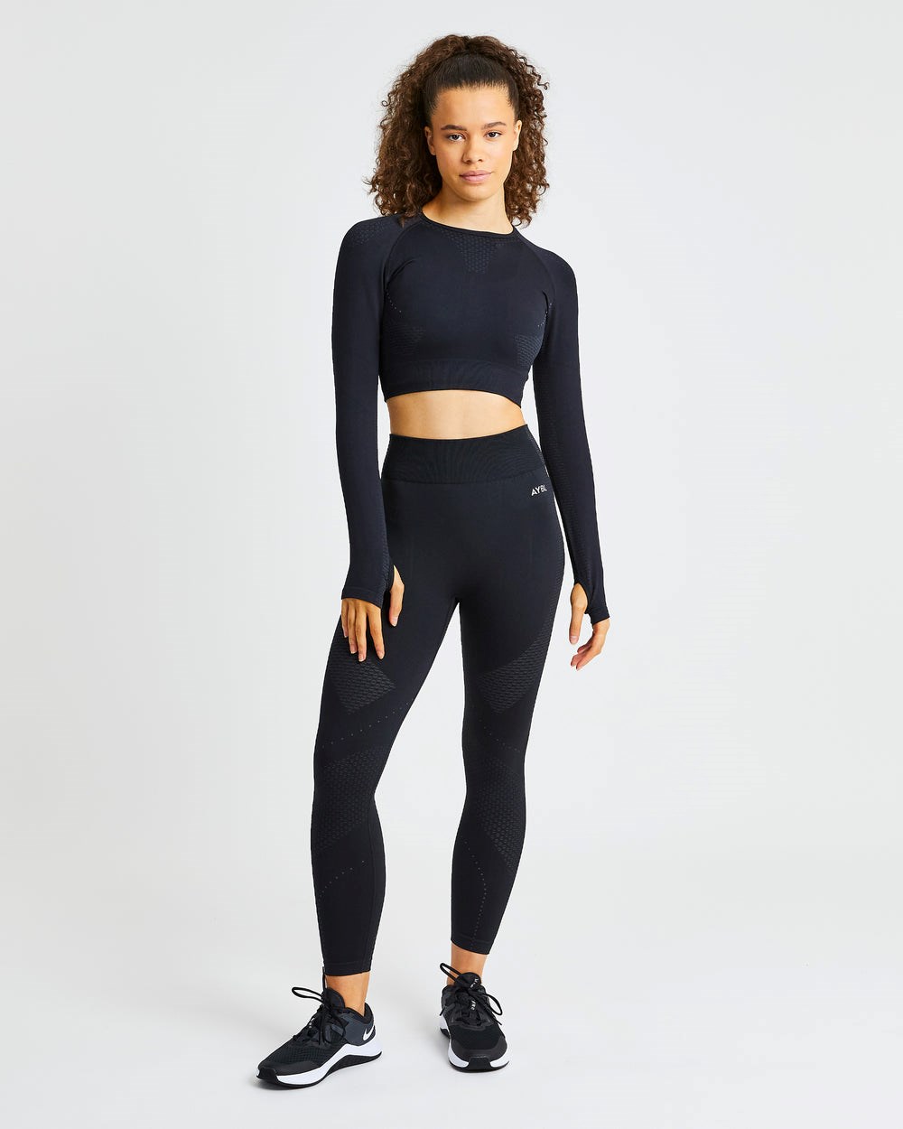 AYBL Ignite Seamless Long Sleeve Crop Top Schwarz | 07154-HYRM