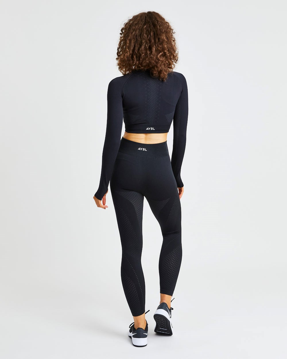 AYBL Ignite Seamless Long Sleeve Crop Top Schwarz | 07154-HYRM