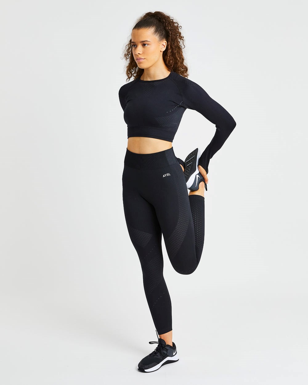 AYBL Ignite Seamless Long Sleeve Crop Top Schwarz | 07154-HYRM