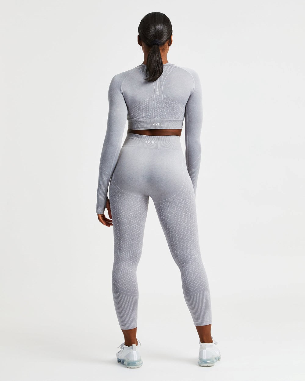 AYBL Impact Seamless Long Sleeve Crop Top Grau | 57342-VMPL