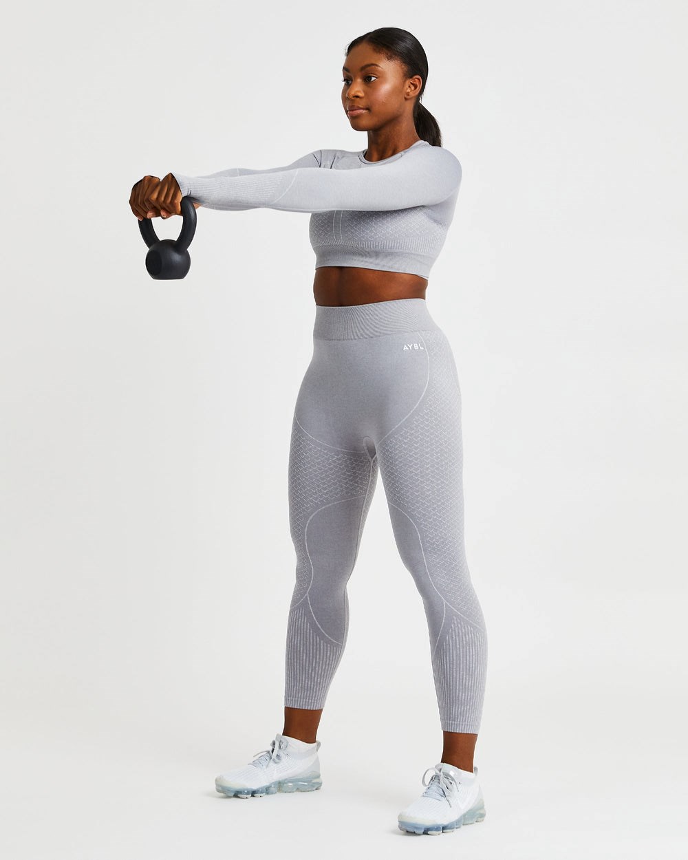 AYBL Impact Seamless Long Sleeve Crop Top Grau | 57342-VMPL