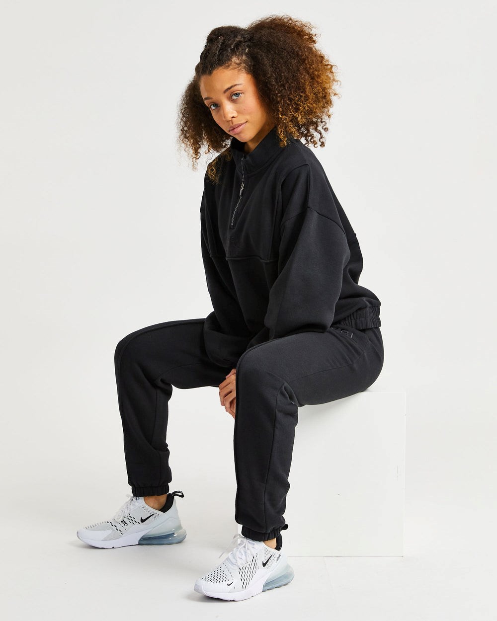 AYBL Luxe Joggers Schwarz | 74560-HQMT