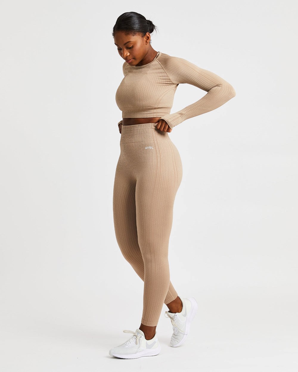 AYBL Luxe Seamless Long Sleeve Crop Top Mocha | 49176-NJUF