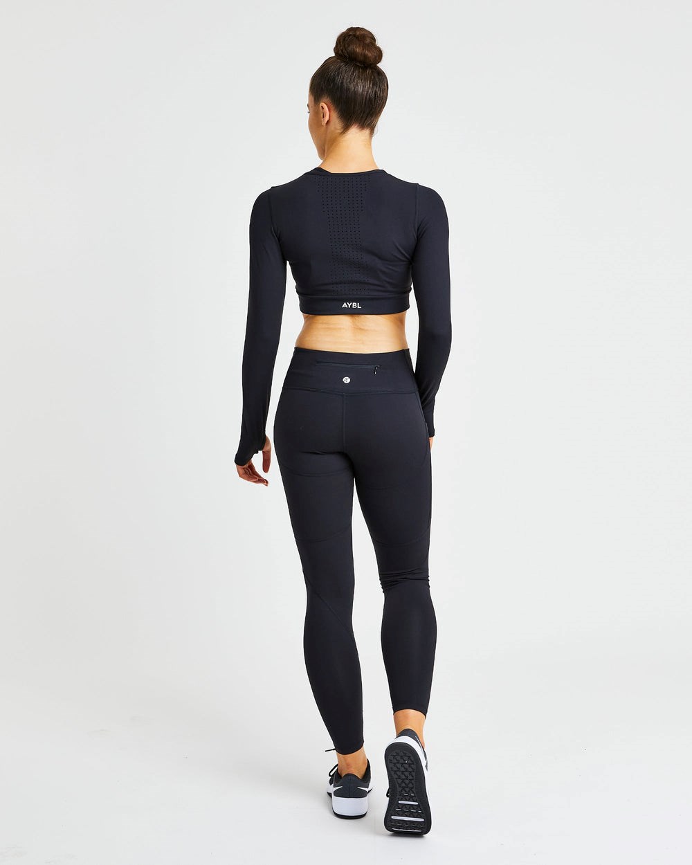 AYBL Pace Long Sleeve Crop Top Schwarz | 64012-MJVK