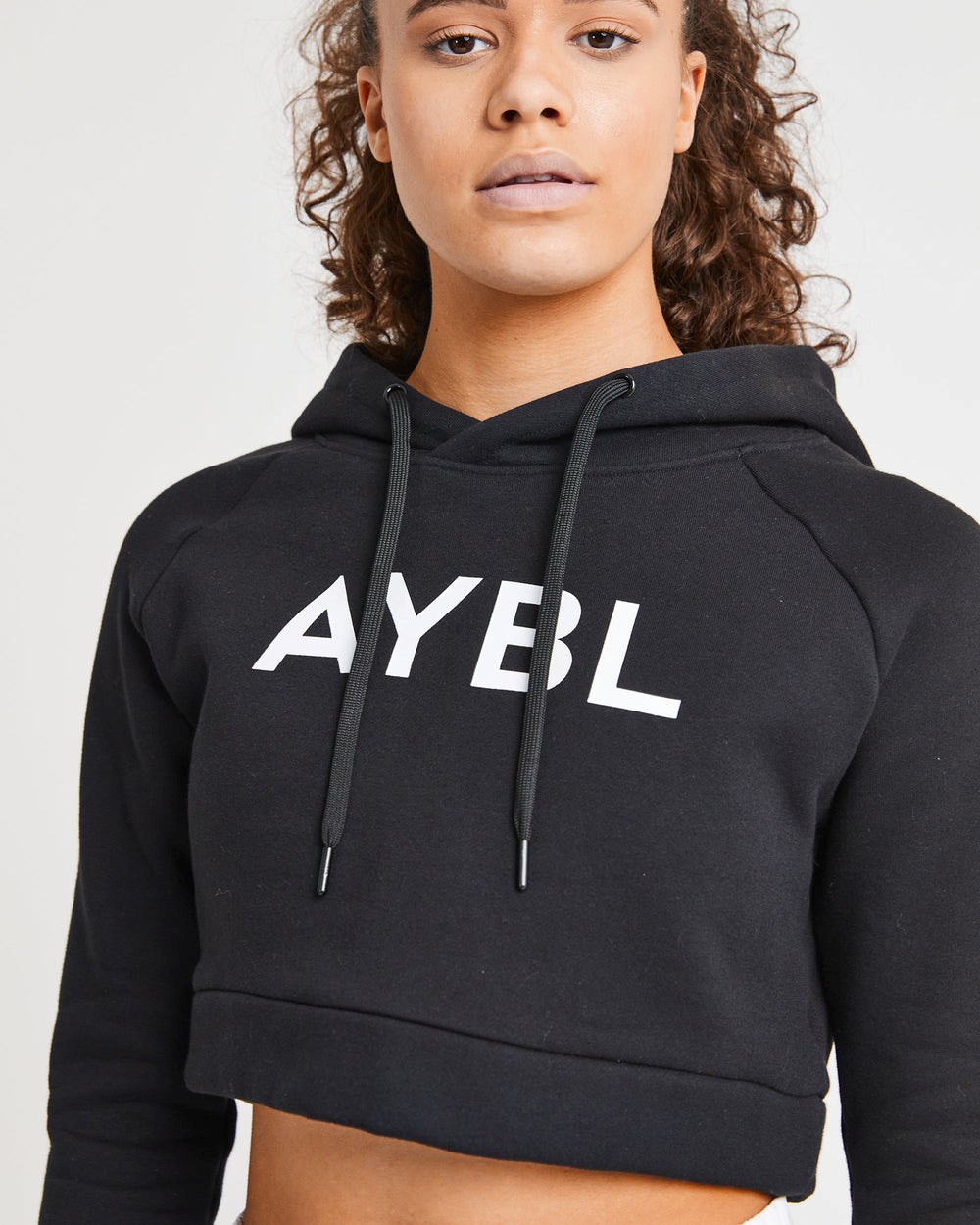 AYBL Staple Crop Hoodie Schwarz | 46871-SEQP