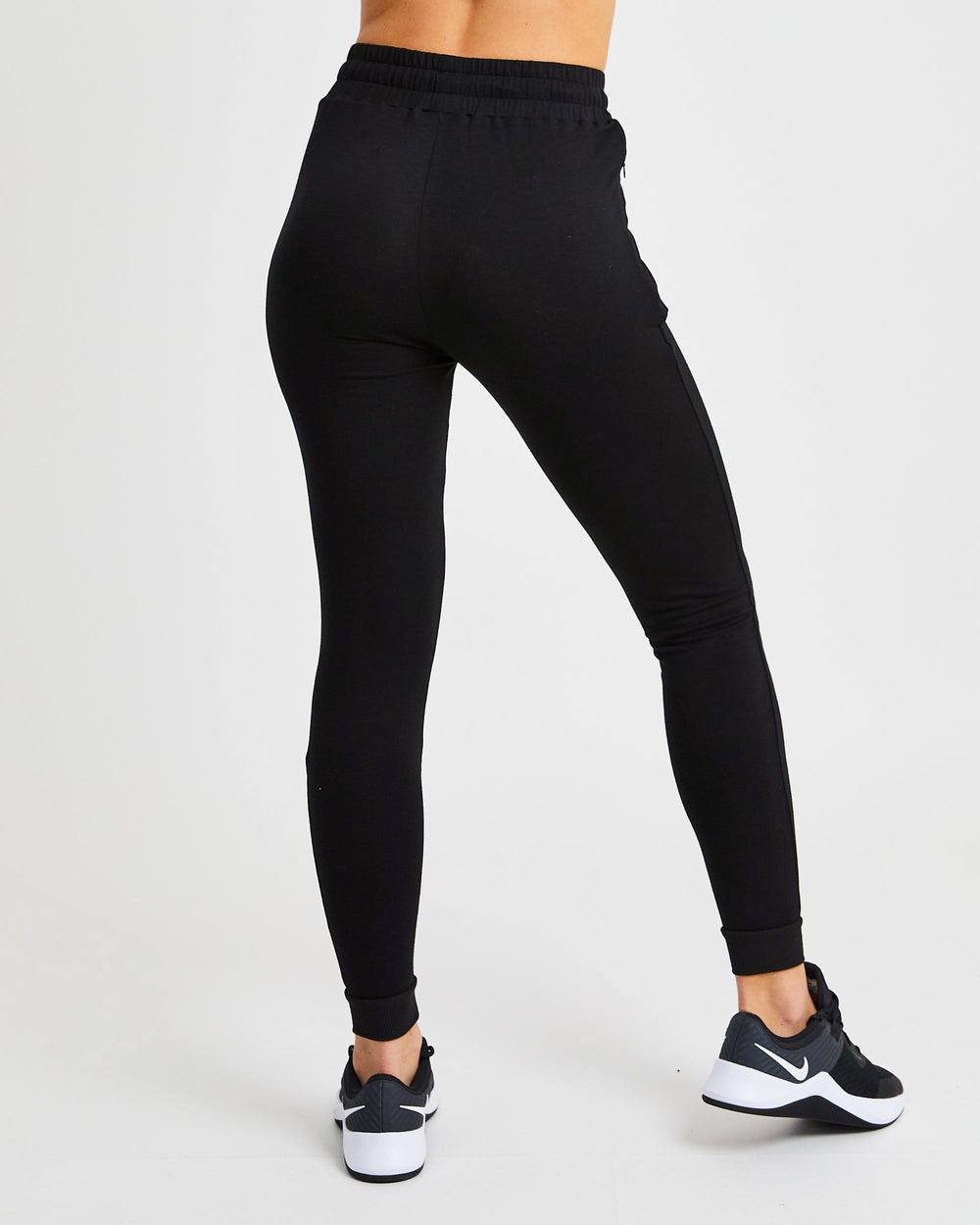 AYBL Studio Joggers Schwarz | 38795-WCFT