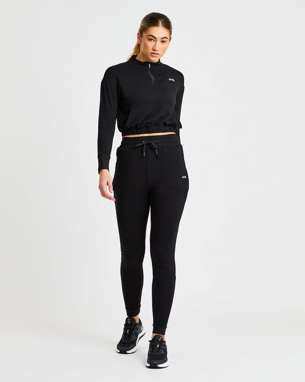 AYBL Studio Joggers Schwarz | 38795-WCFT